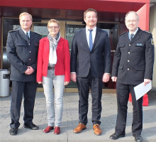 v.l.: Polizeioberrat Ralf Wiegand, Sabine Dittmar, MdB, Uli Grötsch, MdB sowie Leitender Polizeidirektor Andreas Poddig