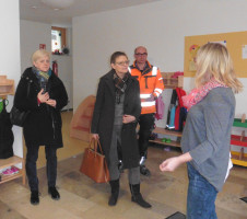 Bürgermeisterin Agathe Heuser-Panten (Fladungen) mit Sabine Dittmar, MdB und Kindergartenleiterin Carmen Müller-Sidon