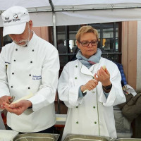 Spargelschälen 2017 05 KG