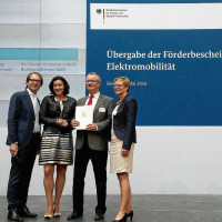 v.L. Bundesverkehrsminister Alexander Dobrindt, Staatssekretärin Dorothee Bär, NES-Stadtwerke Chef Andreas Schlagmüller, Sabine Dittmar, MdB