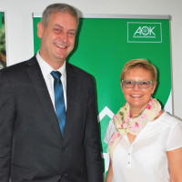 AOK-Direktor Frank Dünisch mit Sabine Dittmar, MdB