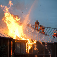 brennendes Haus Feuerwehr