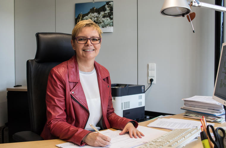 Bundestagsabgeordnete Sabine Dittmar (SPD) aus Maßbach (Lkr. Bad Kissingen) in ihrem Berliner Büro. Foto: Meike Rost